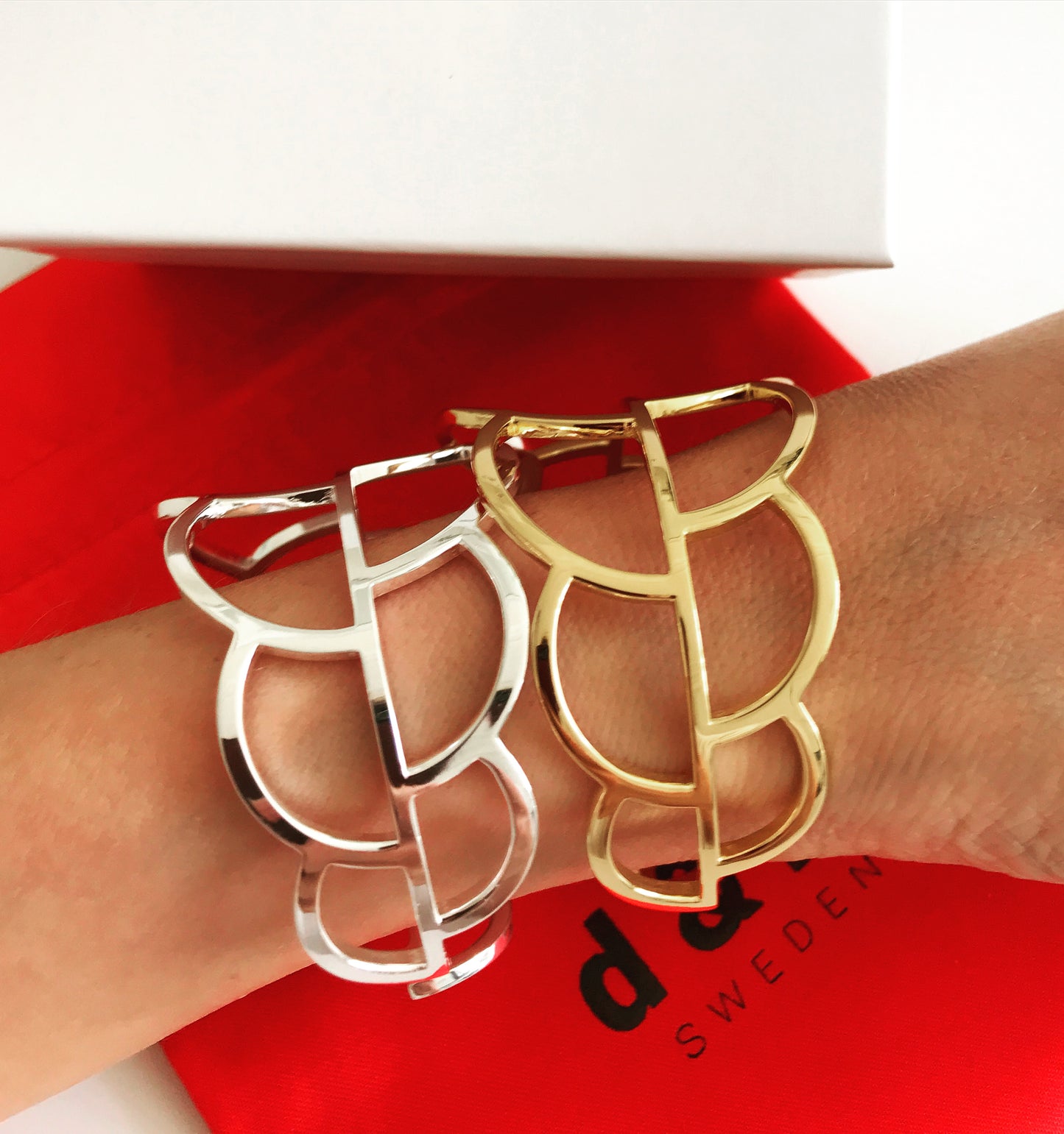 Classy yet edgy cuff bracelet from Drift collection. This design represents deconstructed circles and is inspired by the imperfection of life. Material: 18 karat gold-plated silver. Size: adjustable, fits any wrist.