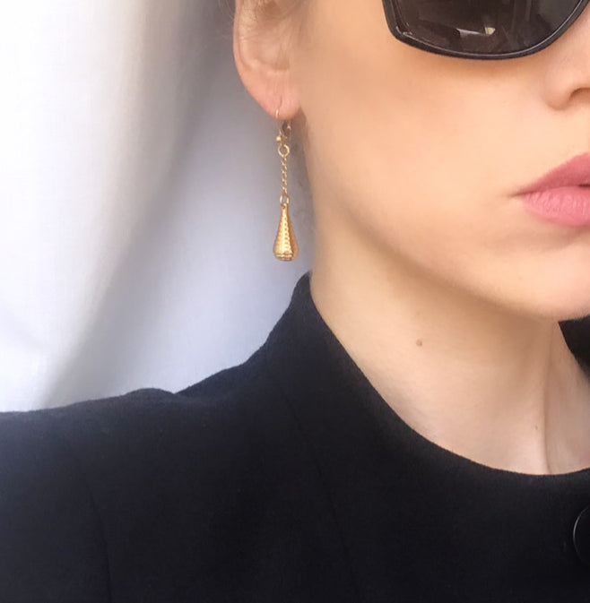 Popular and chic long earrings from Drop collection. Material: 925 silver.