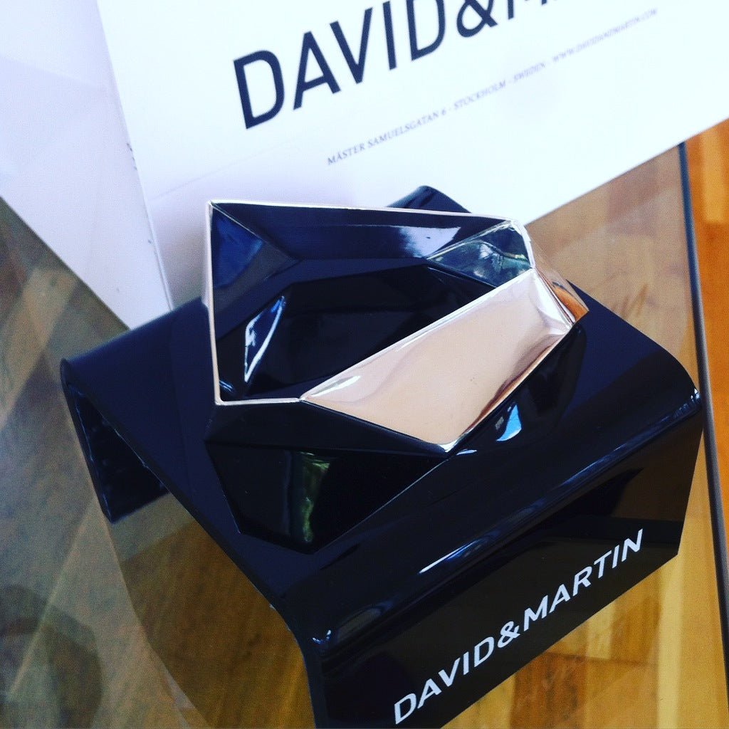 Striking, chunky statement bangle bracelet from iconic Facet collection. Material: 925 silver.